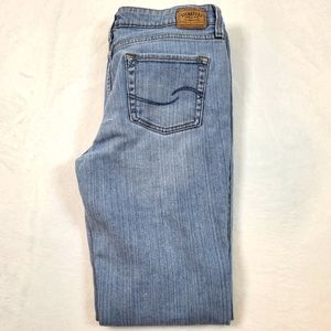 Levi's Signature Misses 8 Long Blue Light Wash Low Rise Boot Cut 5 Pocket Jeans